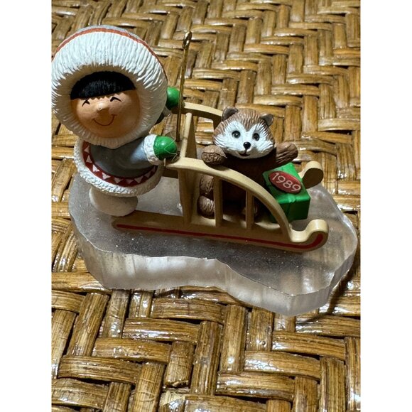 Vintage Hallmark 1989 Eskimo Figurines  Ornaments Set Of 3 - Picture 6 of 7